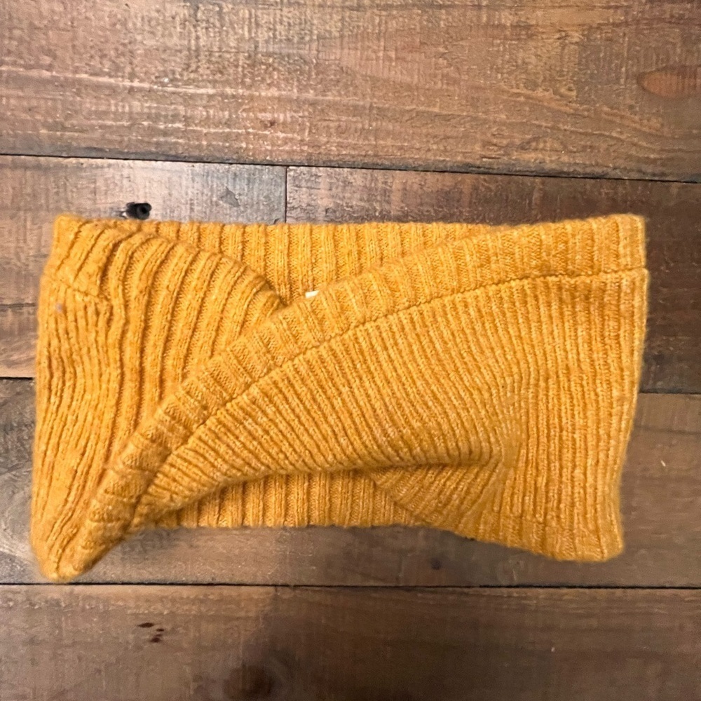 Madewell Ear Warmer - Picture 3 of 3